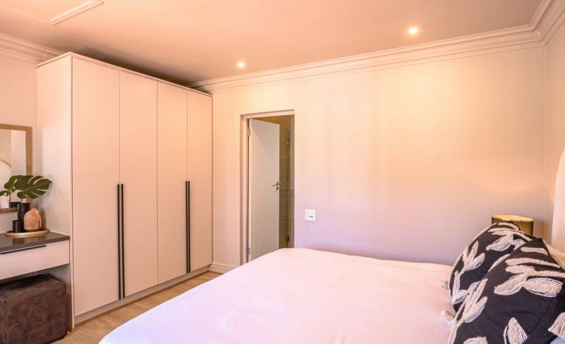 1 Bedroom Property for Sale in Sea Point Western Cape